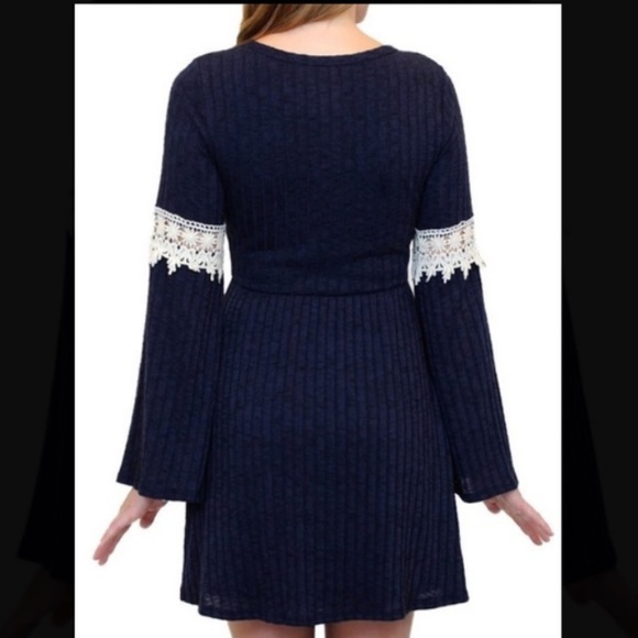 The TRINA Dress - Picture 3 of 4